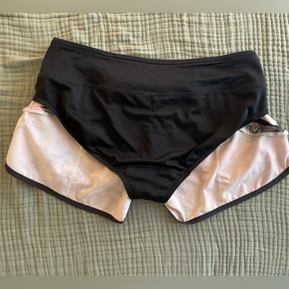LuluLemon Speed It Up 2.5” Short - Picture 6 of 6